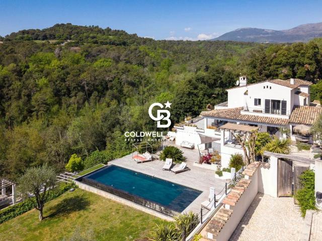 Maison 8 pièces 310 m²