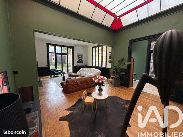 Maison 8 pièces 310 m²