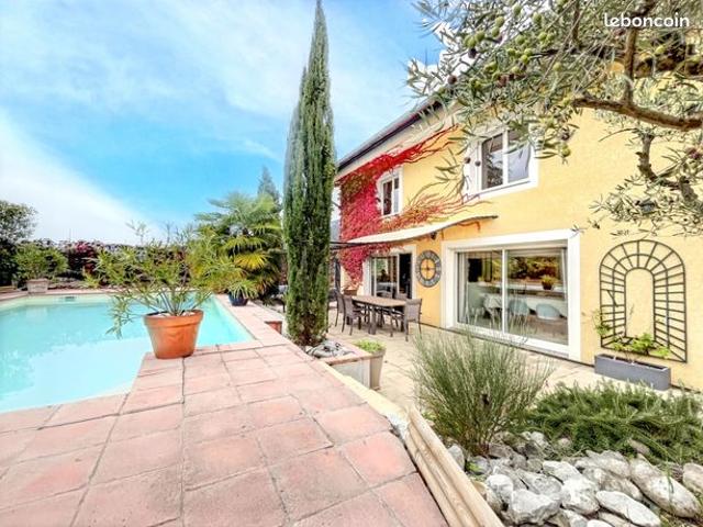Maison 8 pièces 310 m²