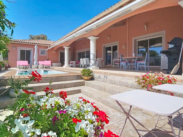 Maison 8 pièces 310 m²