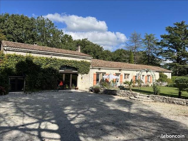 Maison 8 pièces 310 m²
