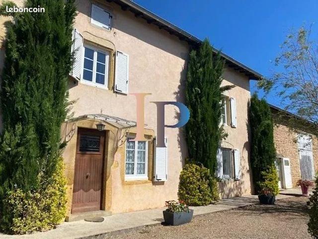 Maison 8 pièces 310 m²