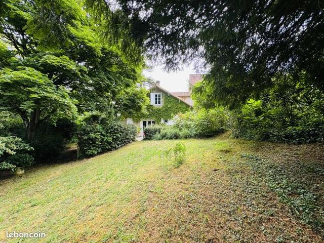 Maison 8 pièces 310 m²