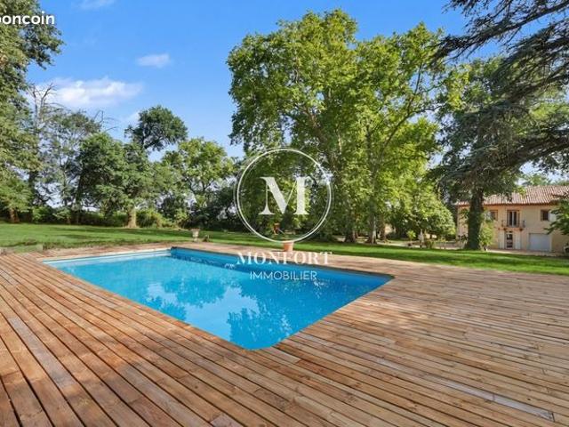 Maison 8 pièces 310 m²