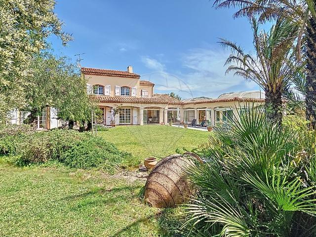 Maison 8 pièces 310 m²