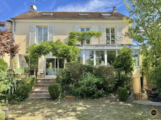 Maison 8 pièces 231 m²