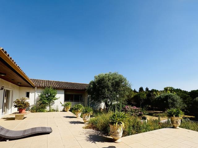 Maison 8 pièces 310 m²