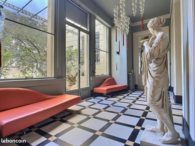 Maison 8 pièces 310 m²