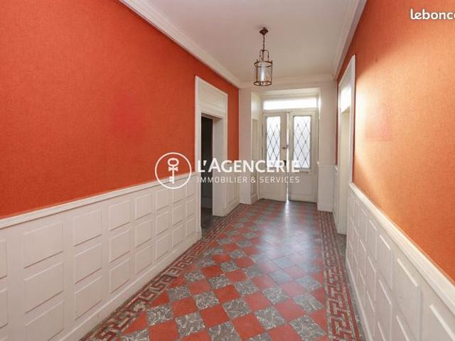 Maison 8 pièces 310 m²