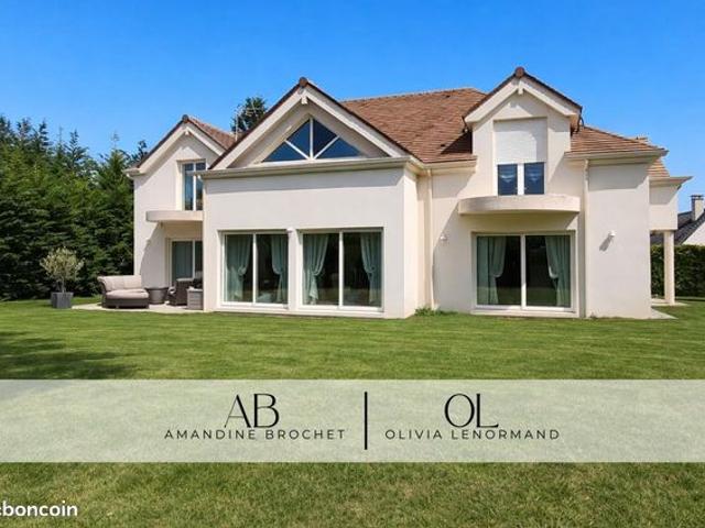Maison 8 pièces 311 m²