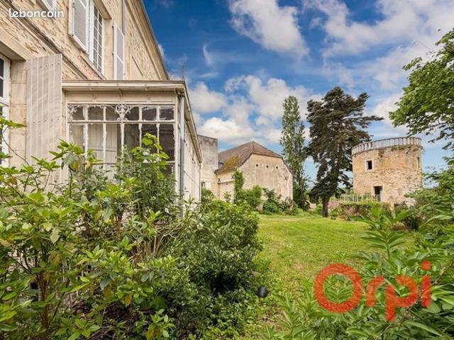 Maison 8 pièces 311 m²