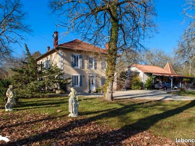 Maison 8 pièces 312 m²