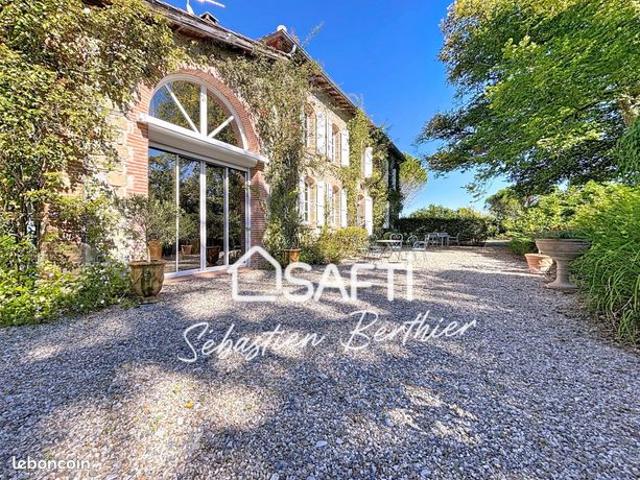 Maison 8 pièces 312 m²