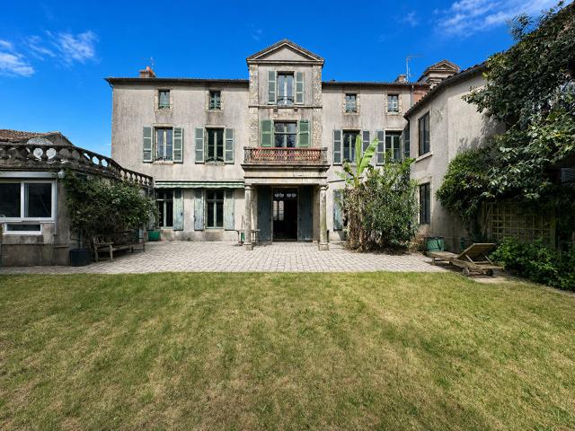 Maison 8 pièces 312 m²