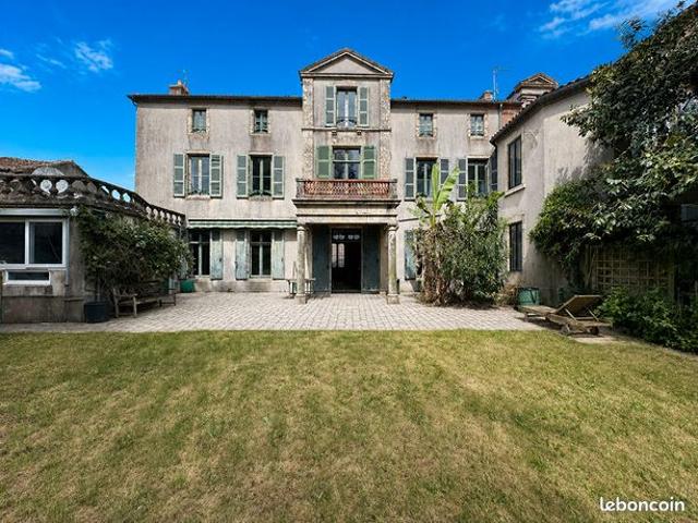 Maison 8 pièces 312 m²