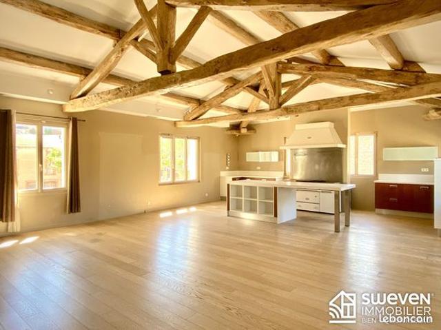 Maison 8 pièces 313 m²
