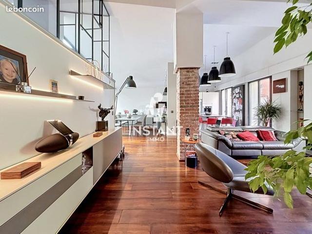 Maison 8 pièces 313 m²