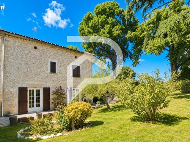 Maison 8 pièces 313 m²
