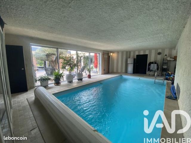 Maison 8 pièces 313 m²