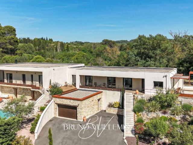 Maison 8 pièces 324 m²