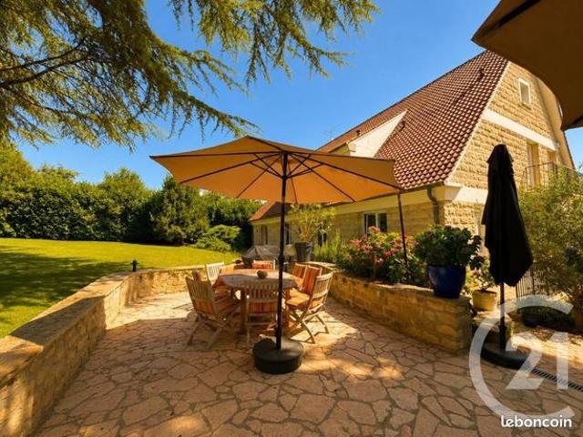 Maison 8 pièces 325 m²