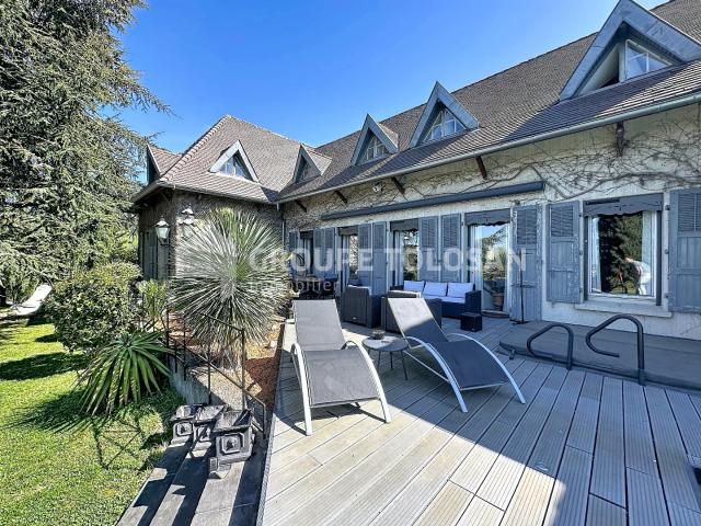Maison 8 pièces 325 m²