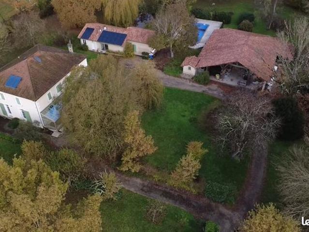 Maison 8 pièces 325 m²