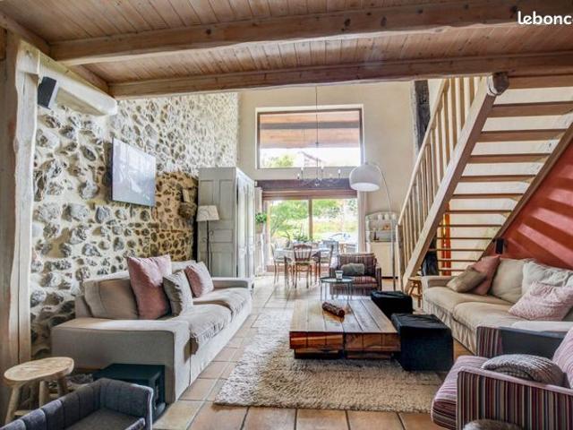 Maison 8 pièces 325 m²