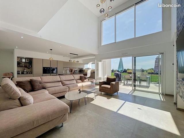 Maison 8 pièces 326 m²