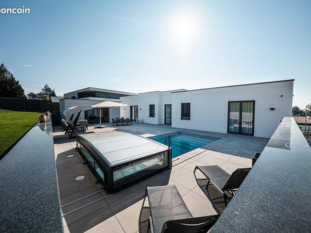 Maison 8 pièces 326 m²