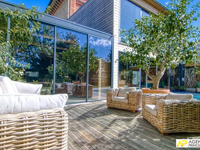 Maison 8 pièces 327 m²