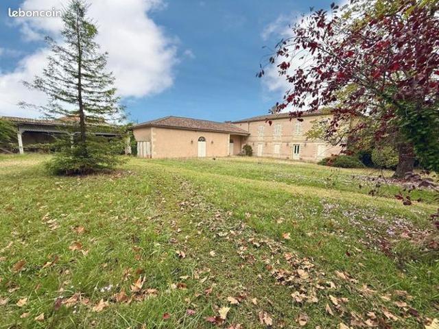 Maison 8 pièces 327 m²