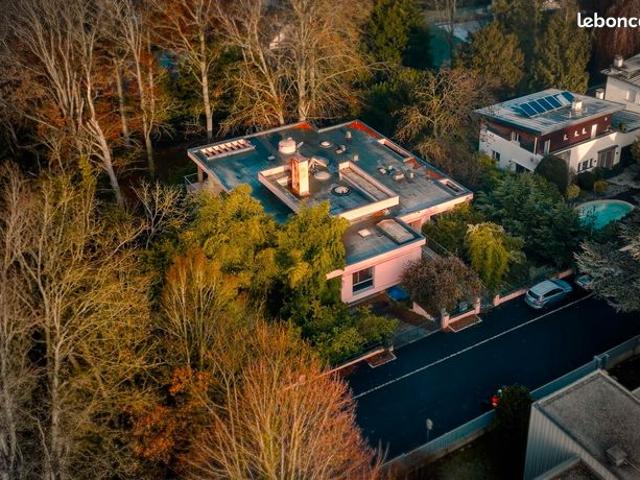 Maison 8 pièces 327 m²