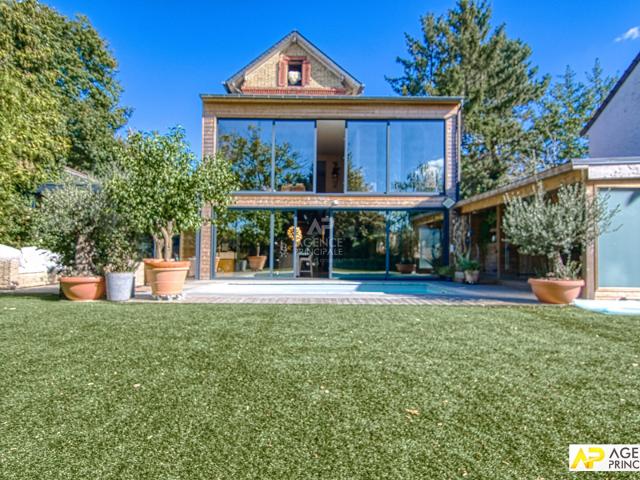 Maison 8 pièces 327 m²