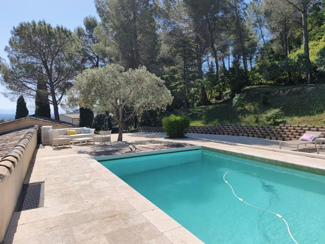 Maison 8 pièces 327 m²