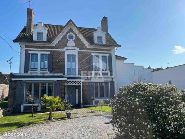 Maison 8 pièces 328 m²