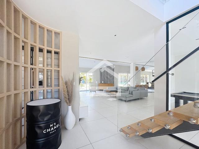 Maison 8 pièces 328 m²