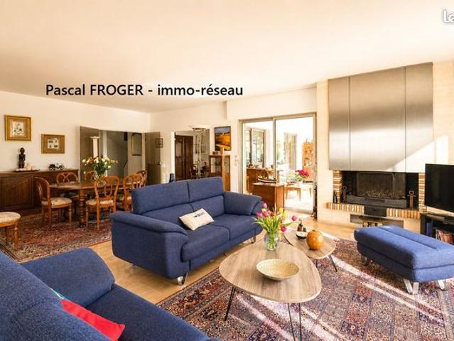 Maison 8 pièces 328 m²