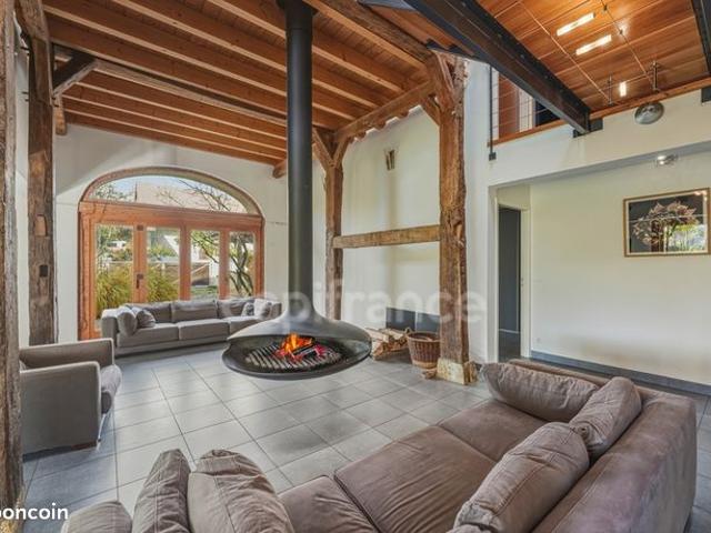 Maison 8 pièces 328 m²