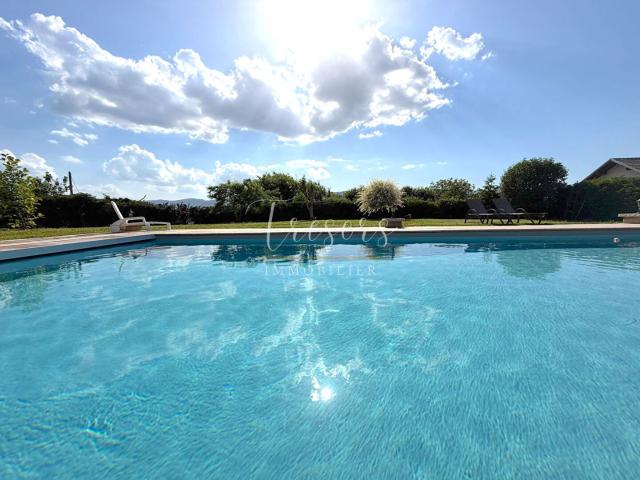 Maison 8 pièces 328 m²