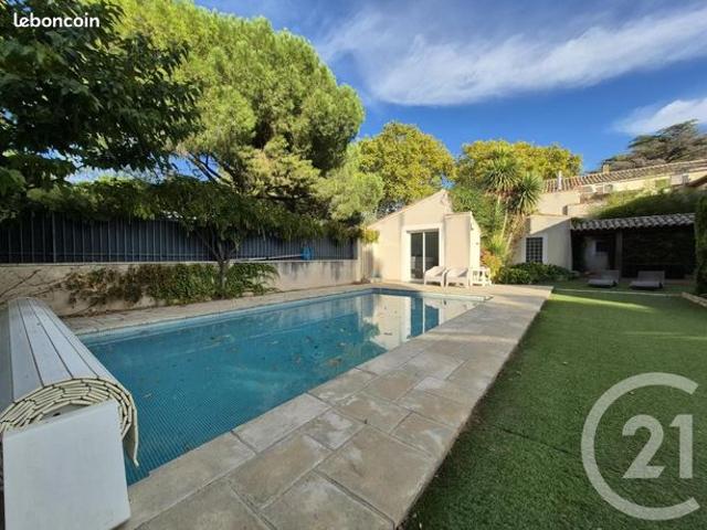 Maison 8 pièces 329 m²
