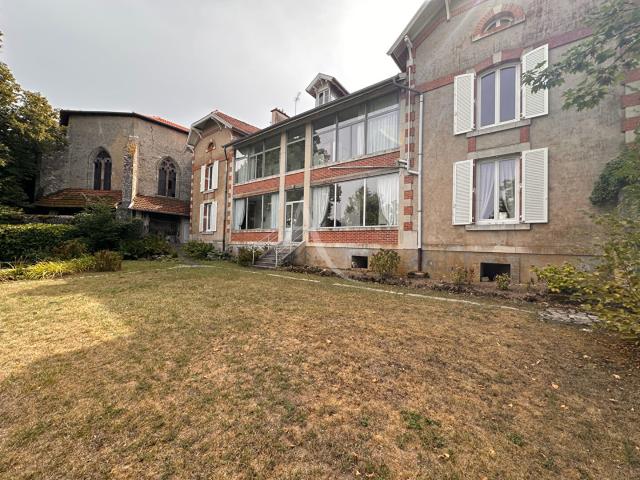 Maison 8 pièces 329 m²