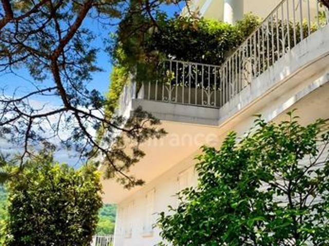 Maison 8 pièces 320 m²