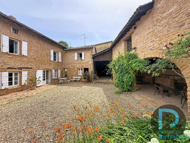 Maison 8 pièces 320 m²