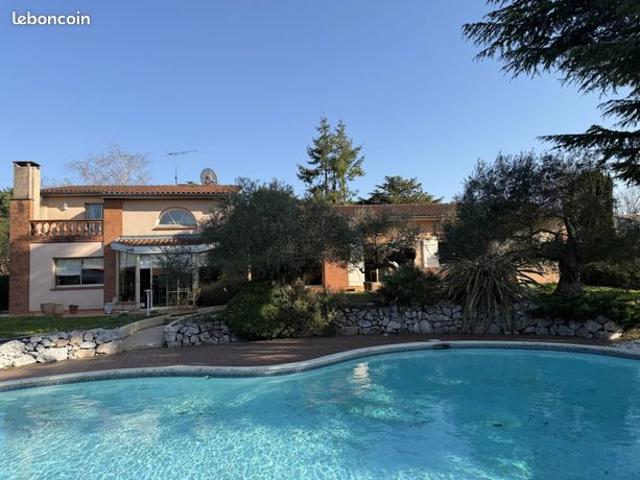 Maison 8 pièces 320 m²