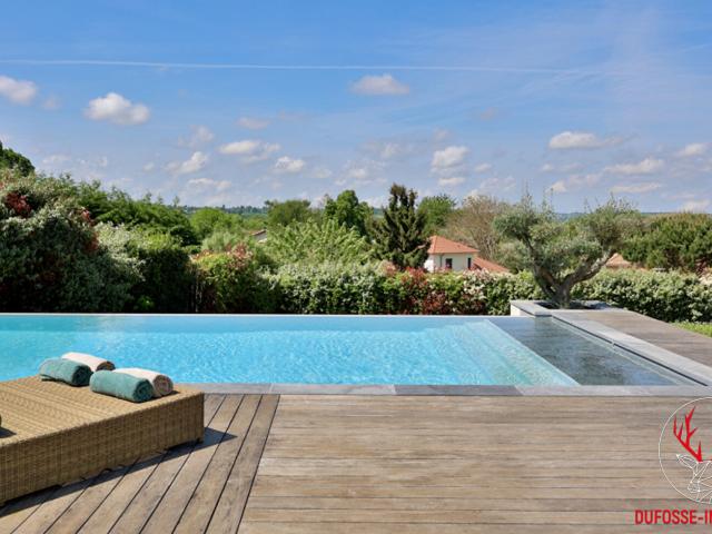 Maison 8 pièces 320 m²