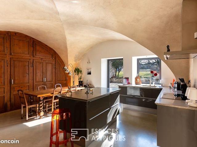 Maison 8 pièces 320 m²