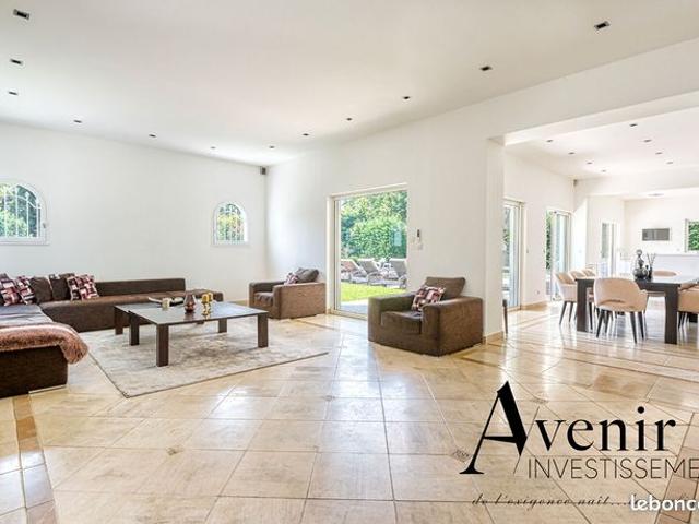 Maison 8 pièces 320 m²
