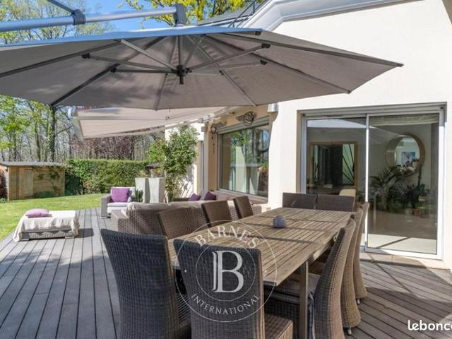 Maison 8 pièces 320 m²
