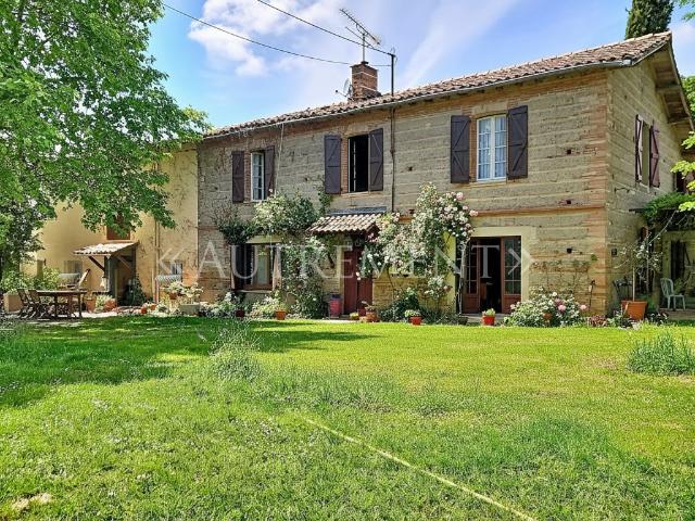 Maison 8 pièces 320 m²